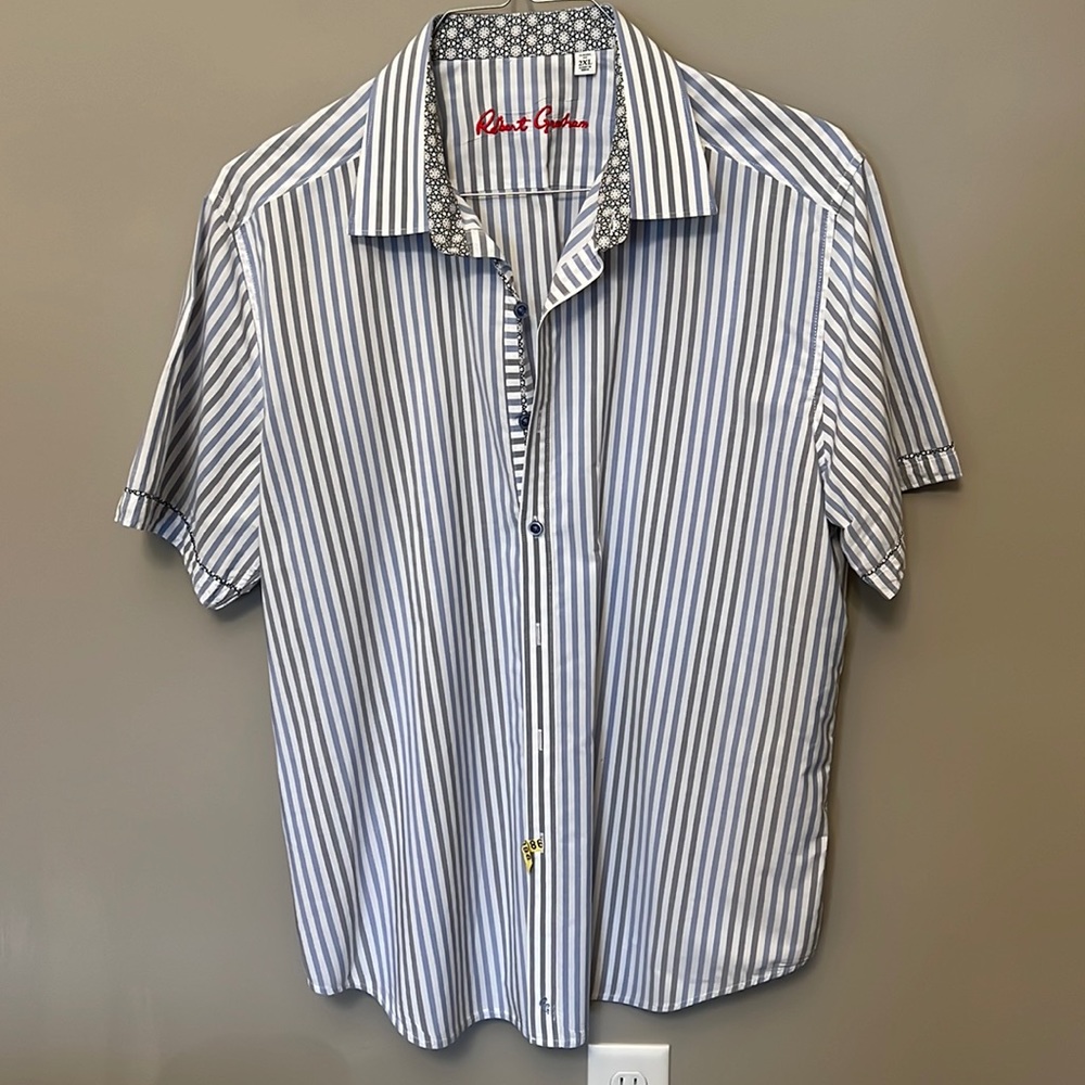 Robert Graham Light Blue and White Striped Short Sleeve Shirt